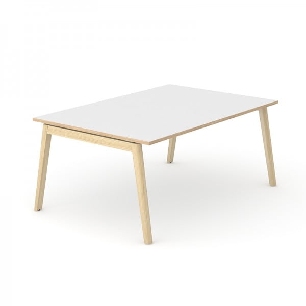 stół z drewnianymi nogami w stylu skandynawskim