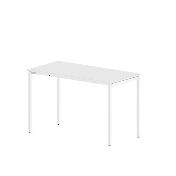 biały stół biurowy na białym tle
