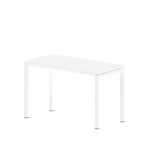 małe białe biurko na białym tle